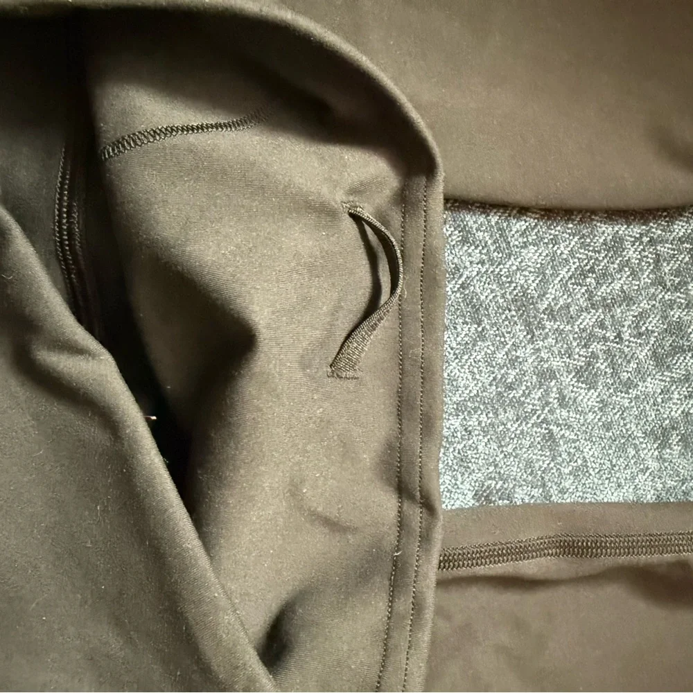 Lululemon Black Athletic Leggings with Subtle Logo - Picture 2 of 3